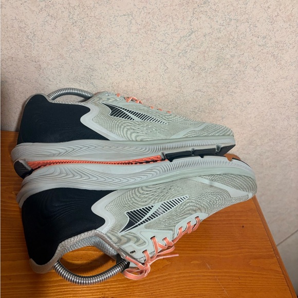 Altra Torin 5 Green Running Shoes with Coral Accents Women’s size 9 - Picture 8 of 10